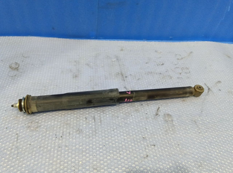 [R SHOCK ABSORBER LH] TOYOTA VITZ KSP130 2013 1KR-FE FF AT 2WD #0403266010645