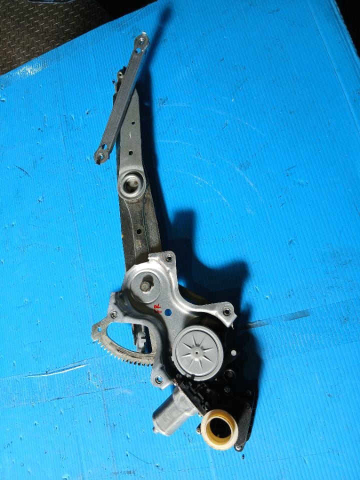 [F DOOR REGULATOR RH] TOYOTA COROLLA FIELDER NZE144G 2008 1NZ-FE FF AT 4WD #040325C004532