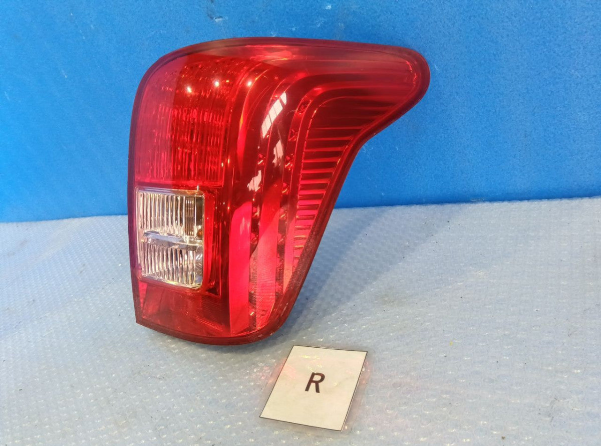 [TAIL LAMP RH] TOYOTA COROLLA FIELDER ZRE142G 2007 2ZR-FE FF AT 2WD #0403267012608