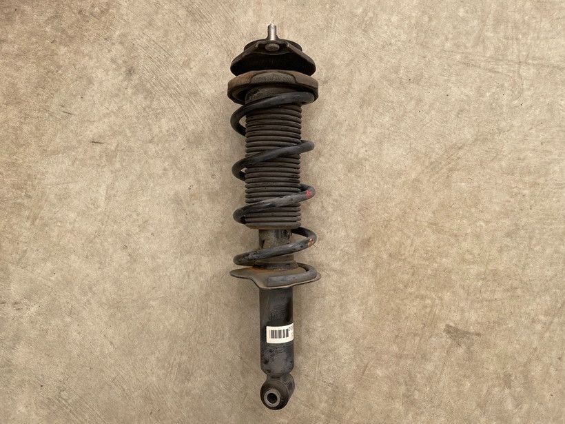 R STRUT LH