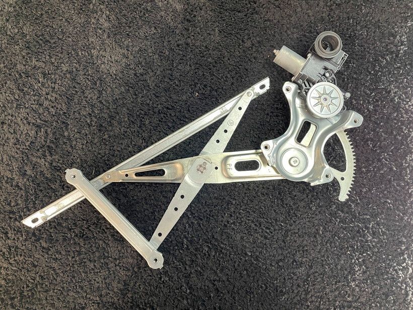 F DOOR REGULATOR RH