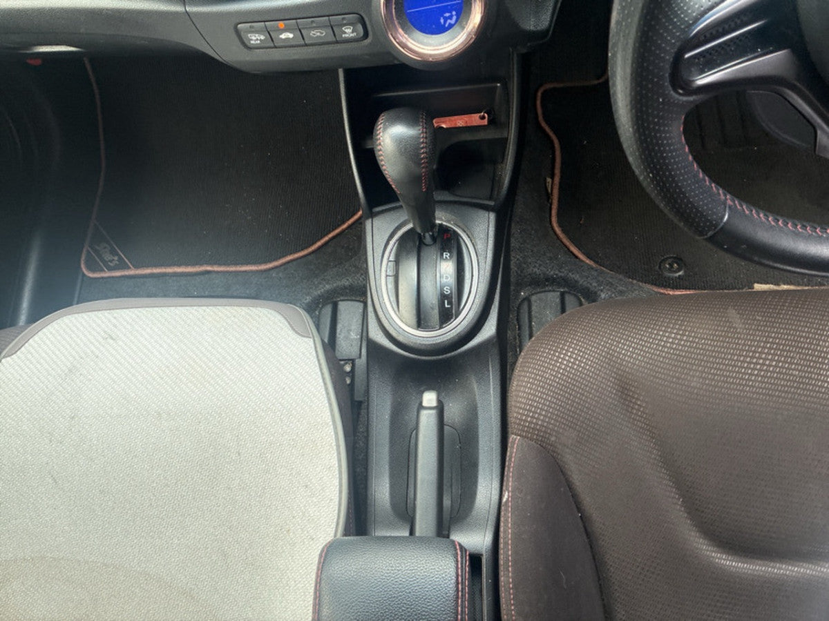 [CHOOSE PARTS] HONDA FIT HYBRID GP1 2012 LDA FF AT W/O #0002002672120