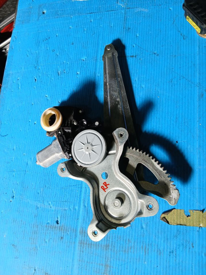 [R DOOR REGULATOR RH] TOYOTA COROLLA FIELDER NZE144G 2008 1NZ-FE FF AT 4WD #040325C004534