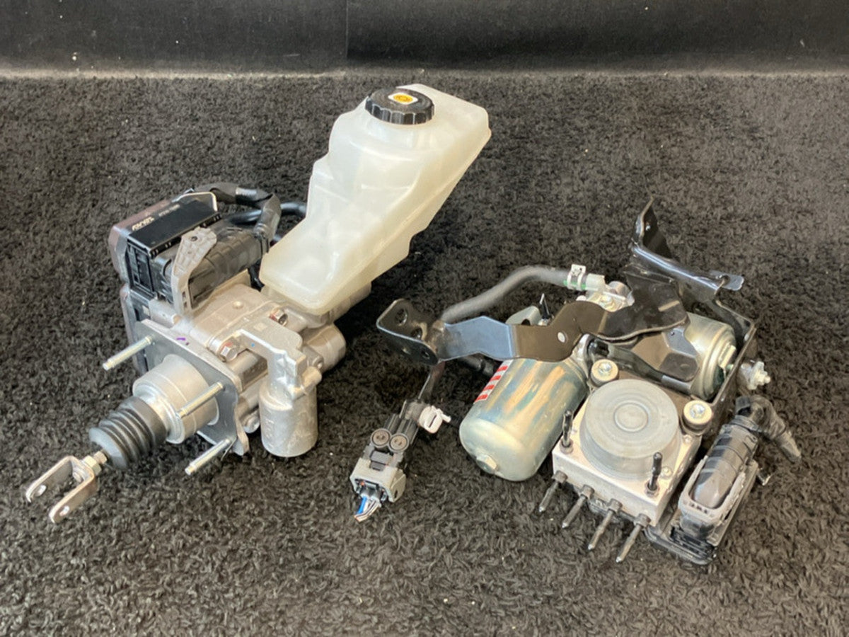 [ABS ACTUATOR] TOYOTA COROLLA TOURING ZWE211W 2020 2ZR-FXE FF AT 2WD #0003263047605