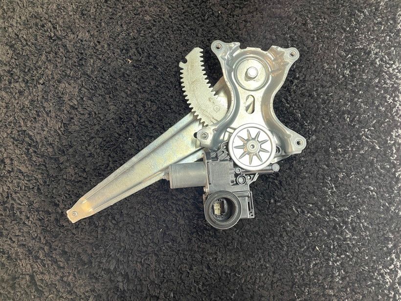 R DOOR REGULATOR RH