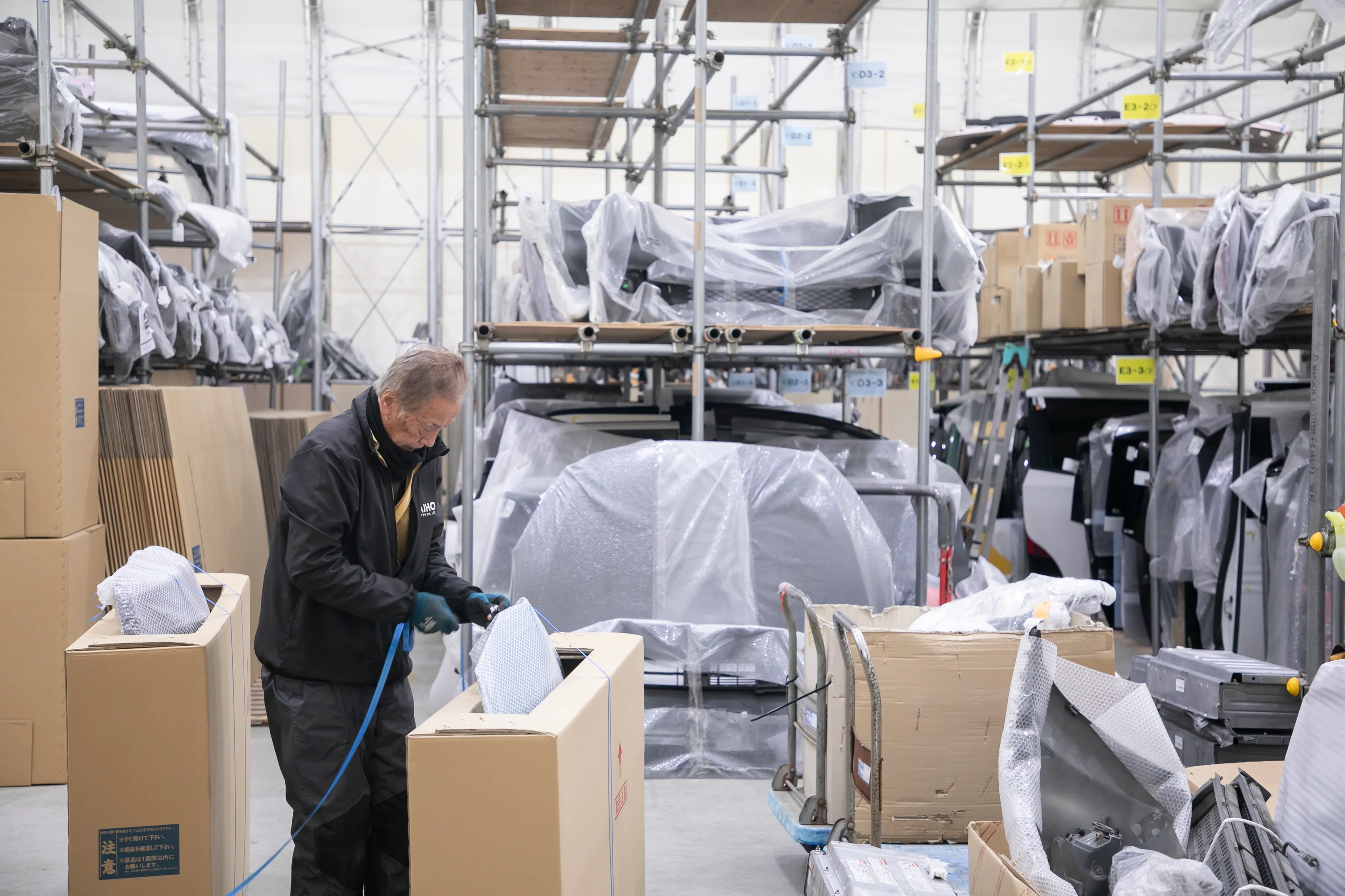 Warehouse packing and boxed auto parts reference