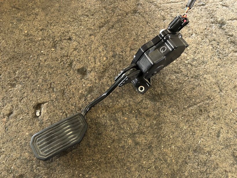 ACCELERATOR PEDAL